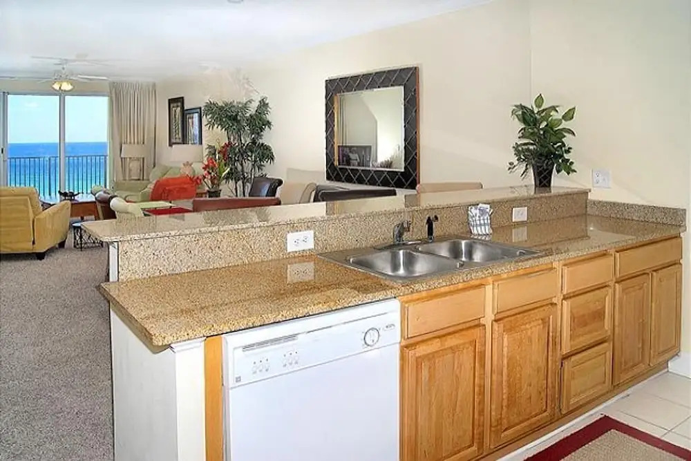 Ocean Reef 909 230814 by RedAwning