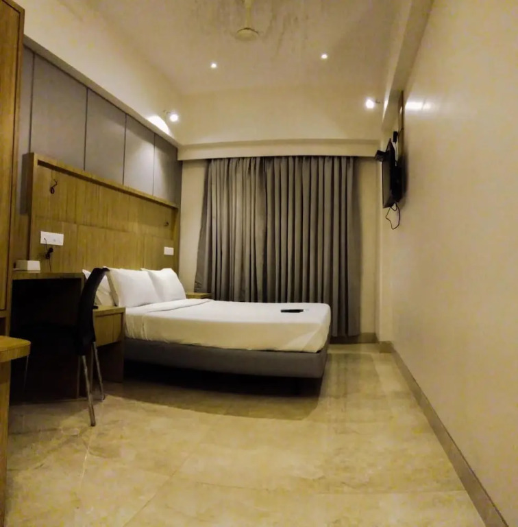 Seasons Hotel