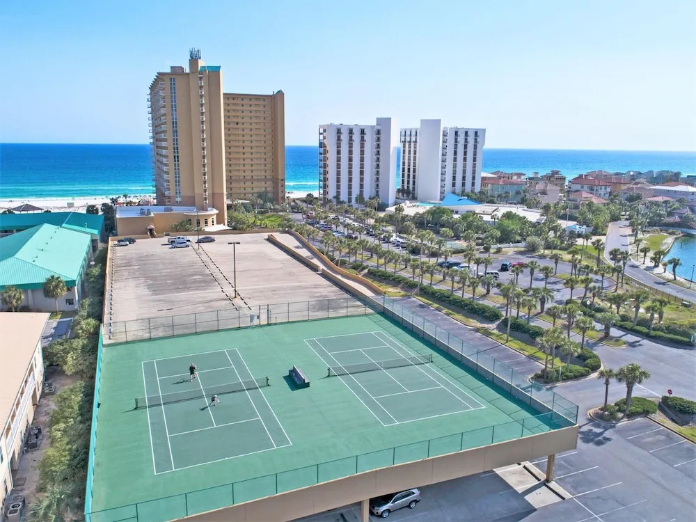 Pelican Beach Resort BY PHG