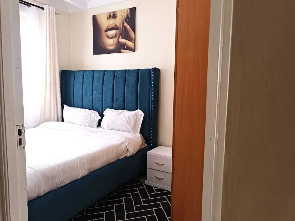 Lux Suites TRM 1 Bedroom Apartments