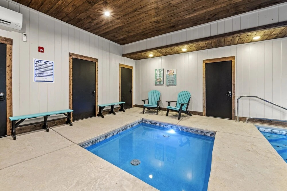 Splash Villa 6 Bedroom Home by Redawning