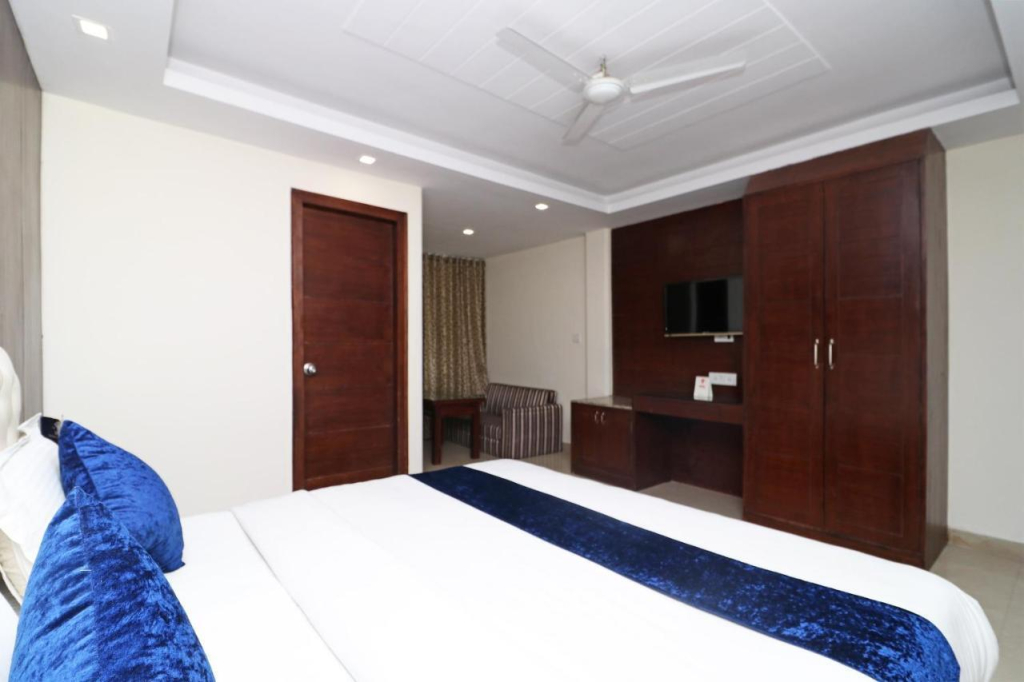 OYO 1679 Value Hotel