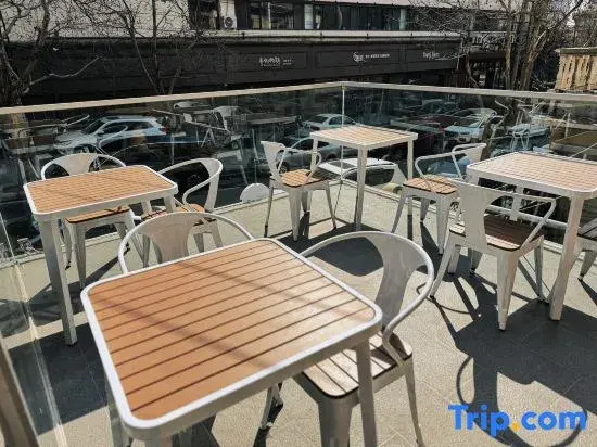 N Power Youth Residence Hotel (Qingdao Zhanqiao Railway Station)