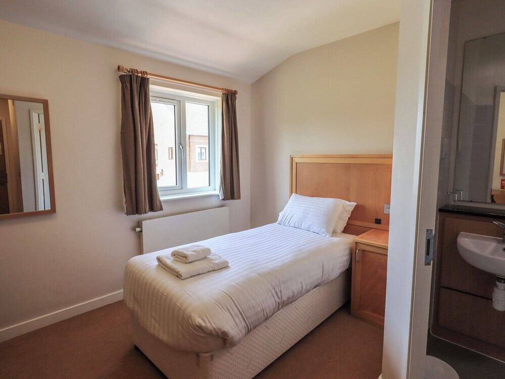 Jubilee First-floor King-size Bedroom