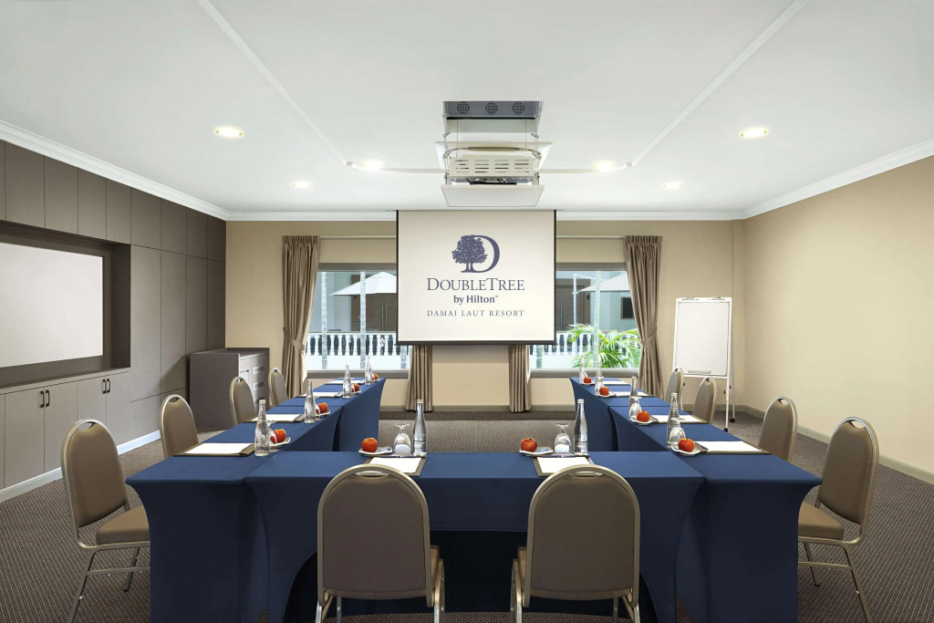DoubleTree by Hilton Damai Laut