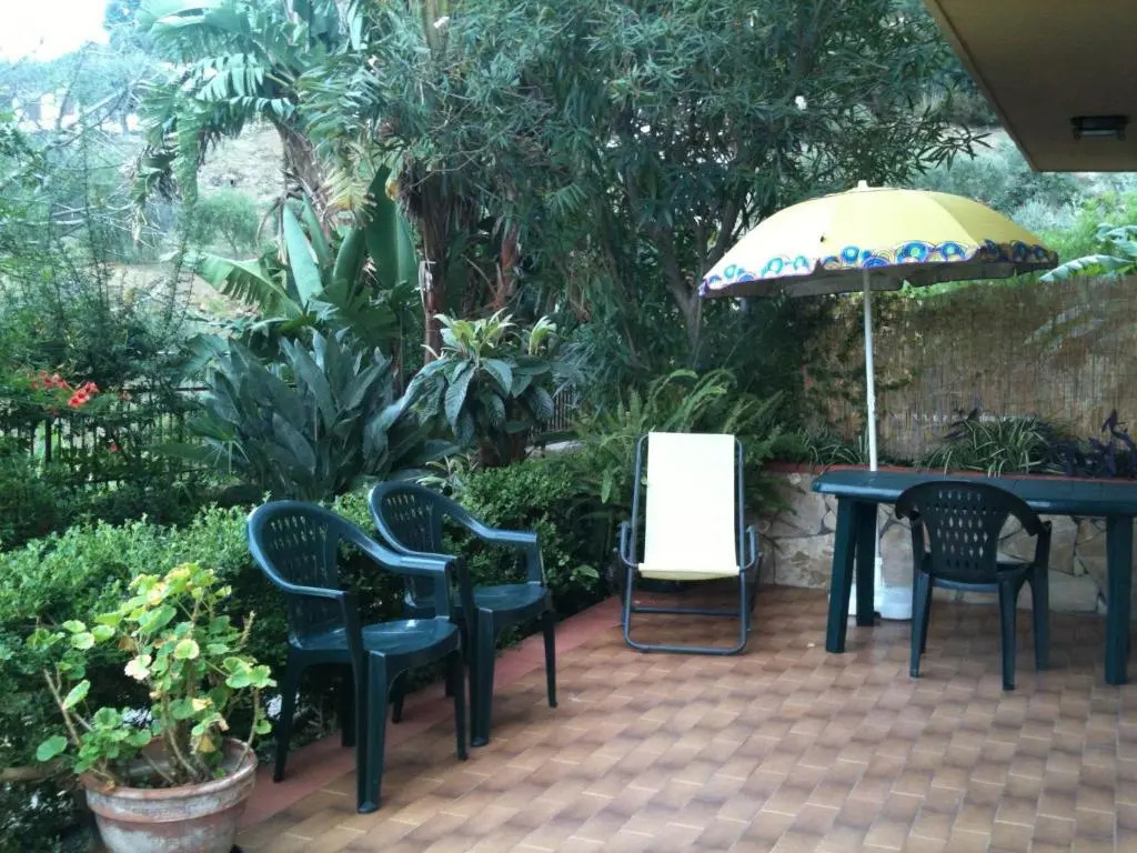 Stanza in Villa con giardino vista mare