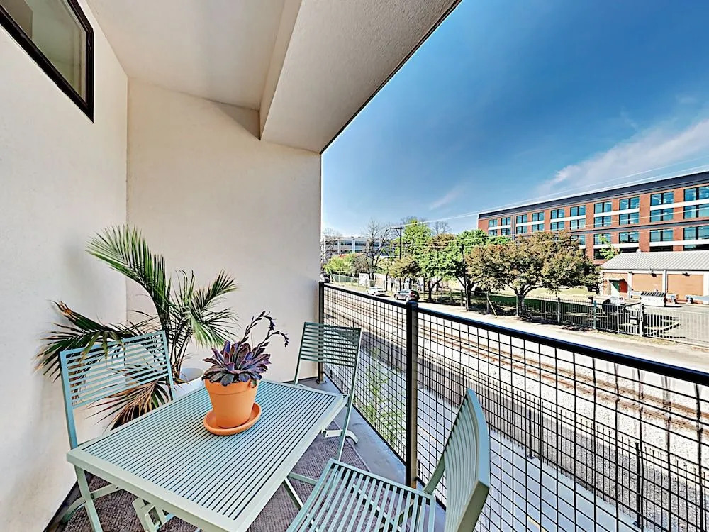 East-Side Urban Retreat Unit 263 - 2 Br Condo