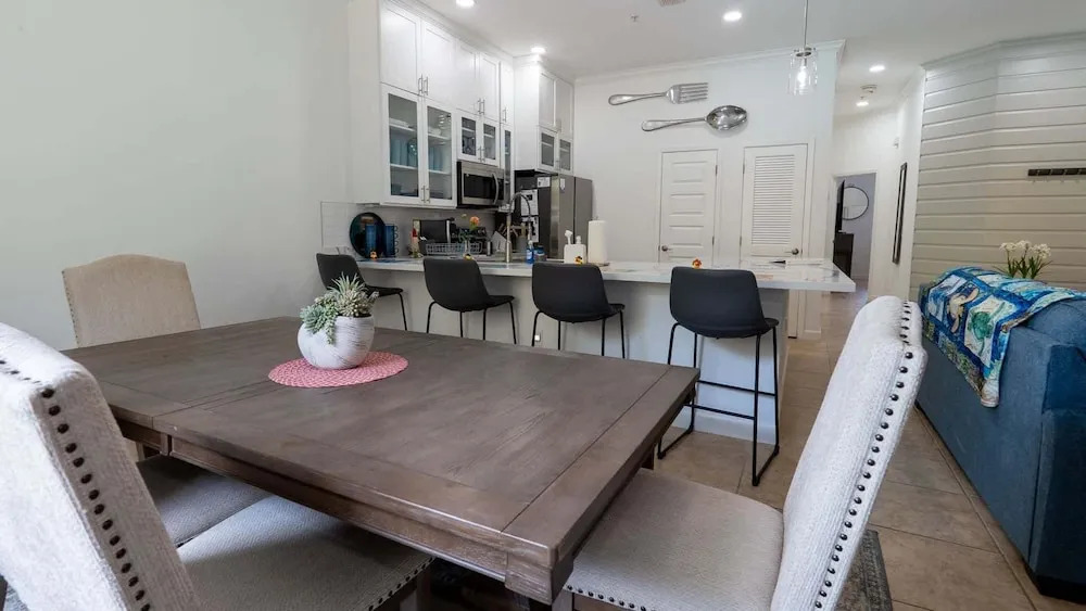 New 2br - Pool Patio - Bunk Beds - 1st Floor 2 Bedroom Apts