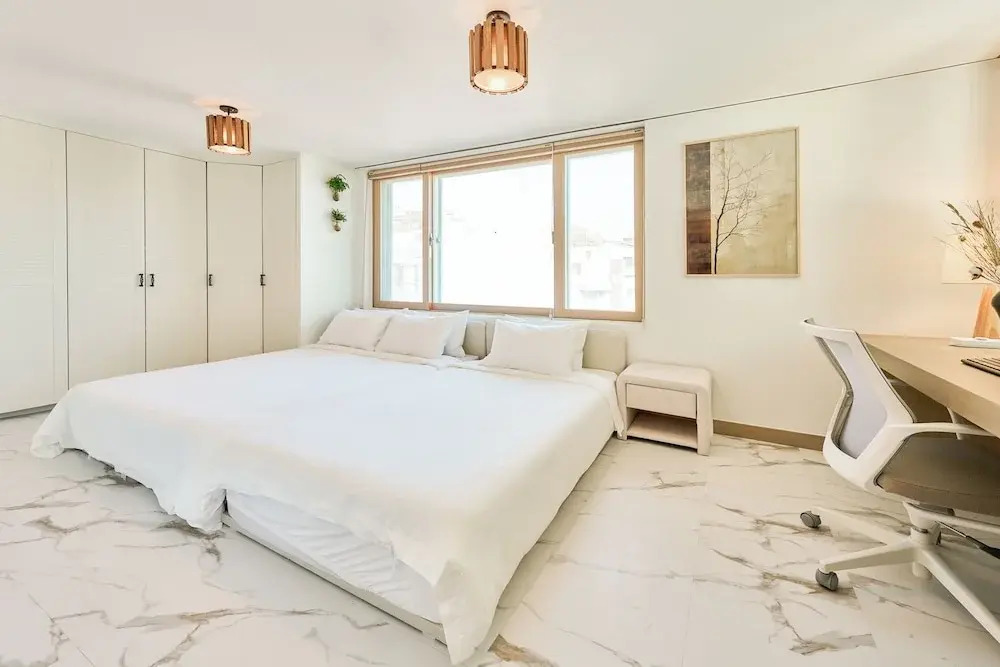 SA Tailored Serviced Home near Metro