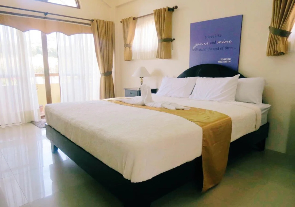 The Q Hotel & Restaurant
