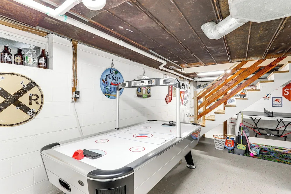 Fire Pit & Game Room: Family Home in Marshall