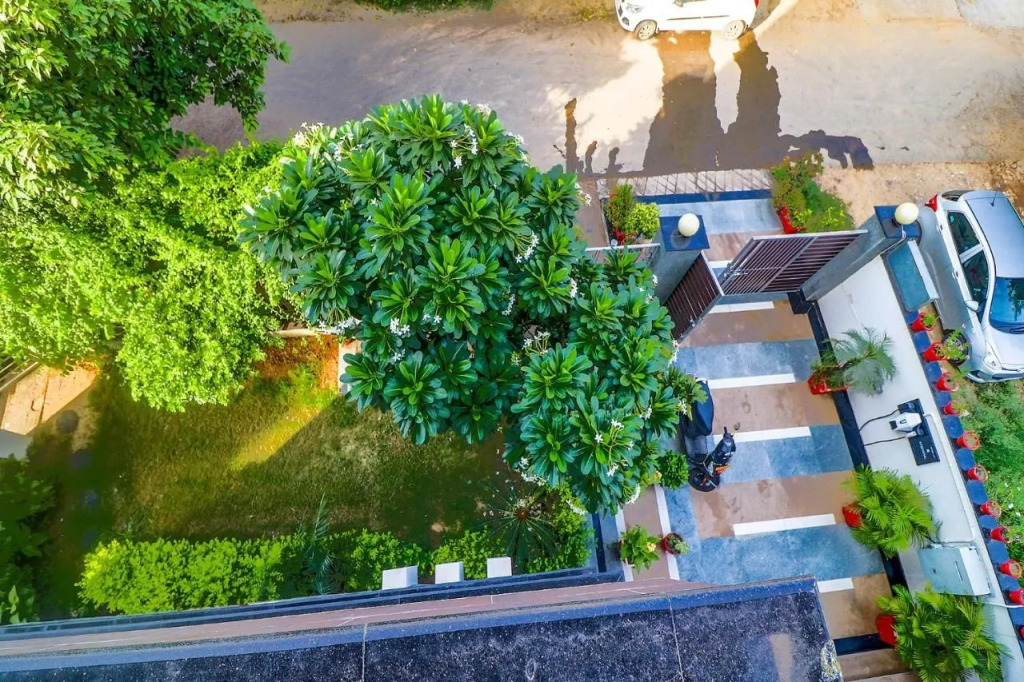Blue Moon Residency Hotel & Restaurant