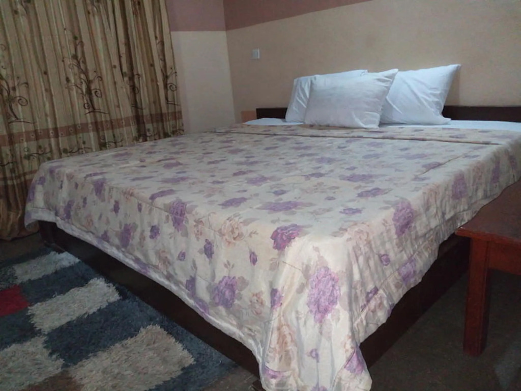 First Laurel Hotel & Suites