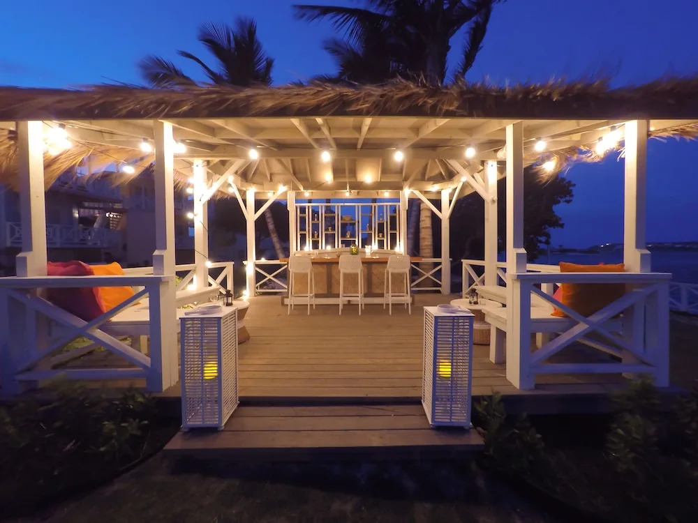 Arawak Beach Inn