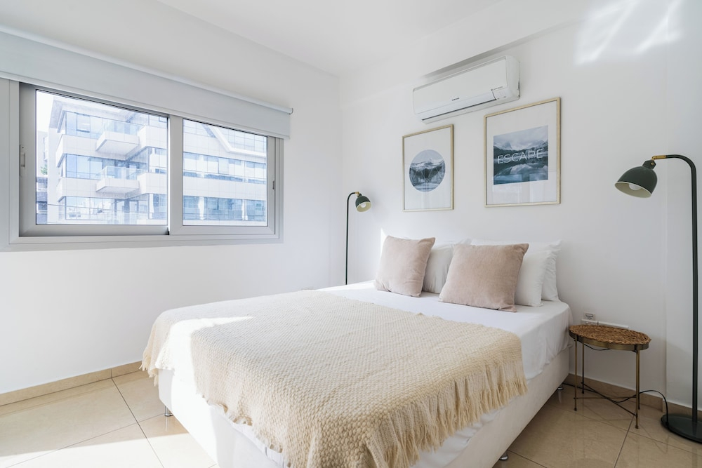 Classy 2BR Cafe Suite Strovolos