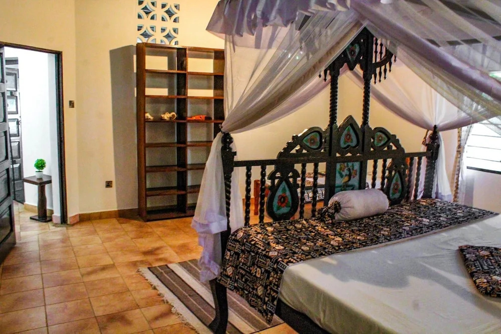 5-bedroom Villa - 3 Mins Walk To The Beach