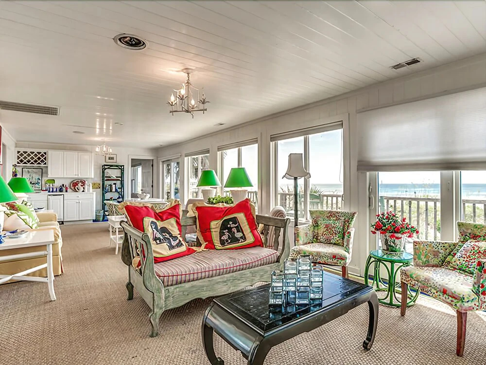 2000 Arthur Oxner 8 Br home by RedAwning