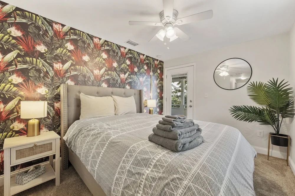 Charming Home in Heart of Downtown Pet Friendly!