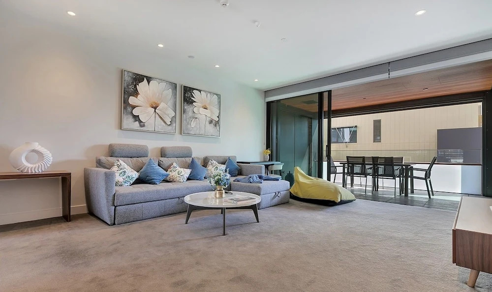 QV Modern Waterfront Apartment - 857