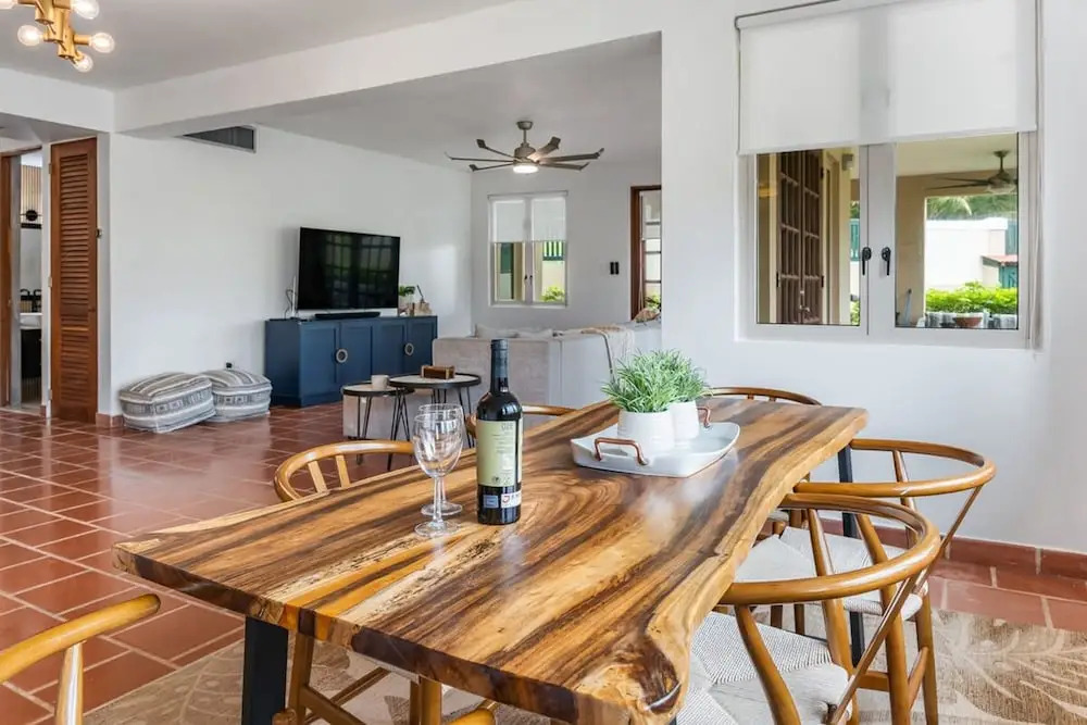 Upscale Villa in Gated Community Beach Access Yari