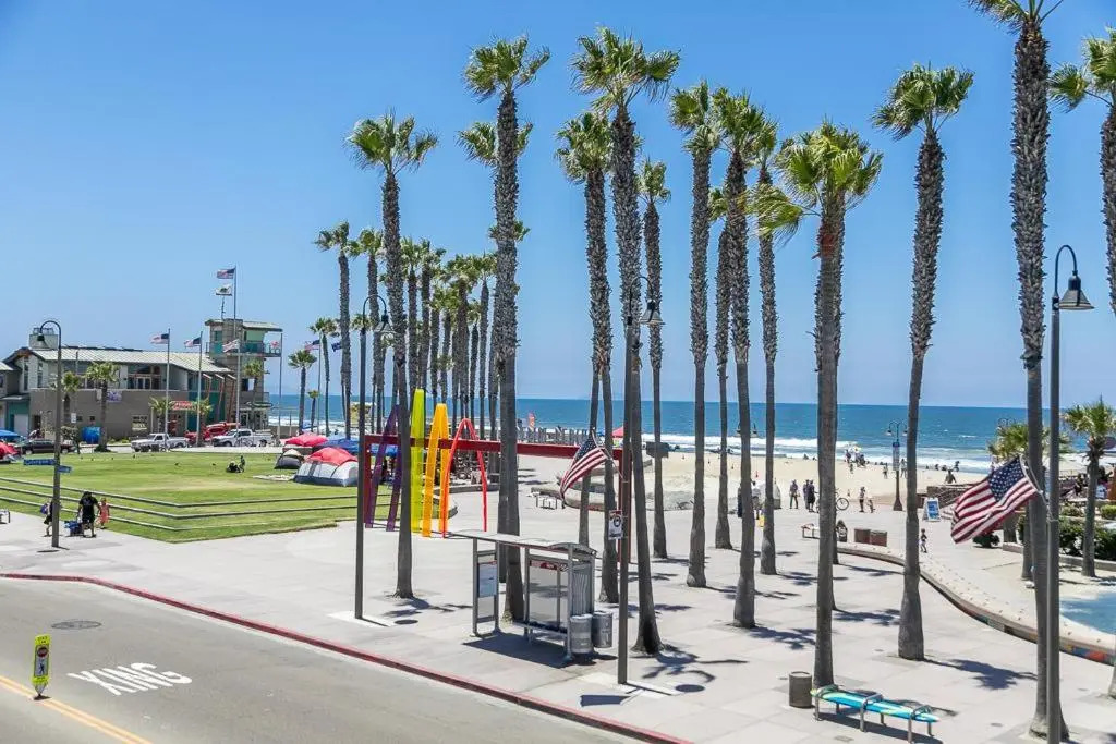 Ocean View 3 Bedrooms Condo, just steps from the park, pier & water!