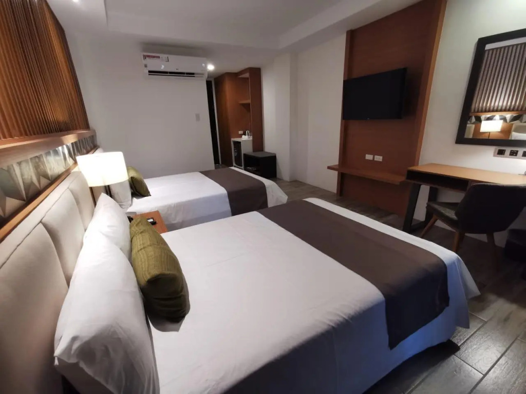 Crown Hotel at Harbour Springs Palawan Managed by Enderun Hotels