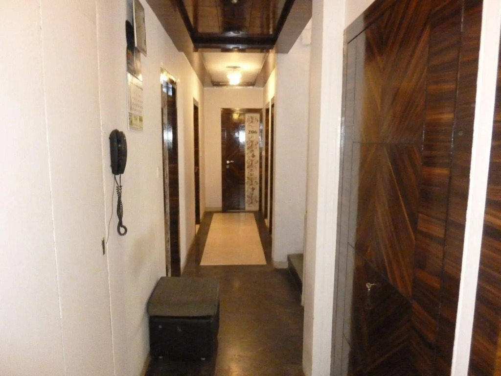 Hotel Satellite