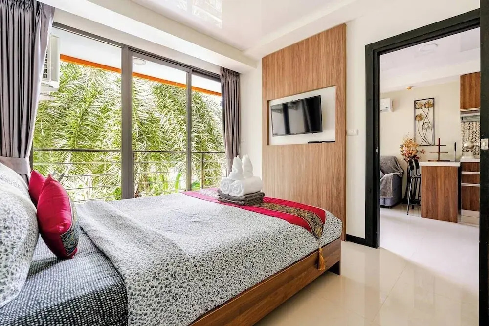 Naiharn Pearl Condo Hotel by VillaCarte