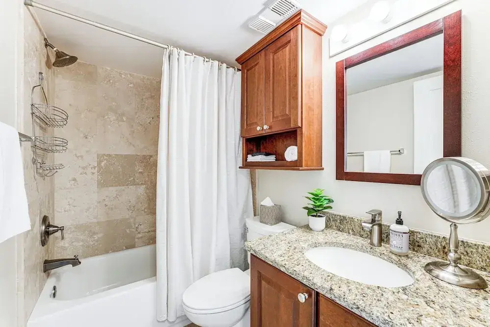 Heated Pool Access: Bayfront Isla Del Sol Condo
