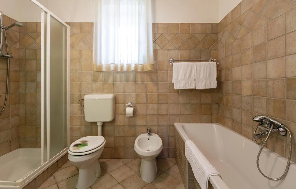 4 Bedroom Lovely Home In Hrboki