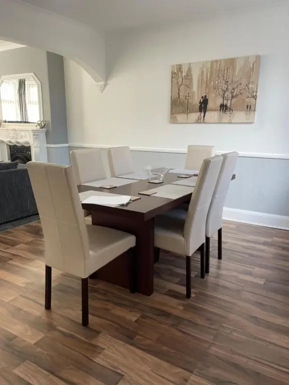 3 Bedroom House, with Free WiFi - Maples Properties Short Lets & Serviced Accommodation Hull