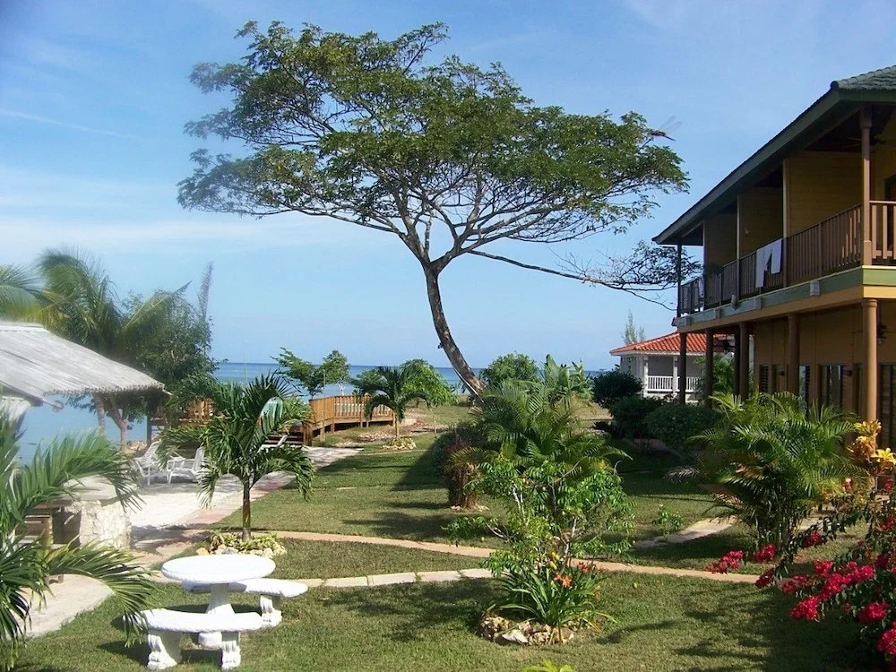 Rhodes Beach Resort Negril