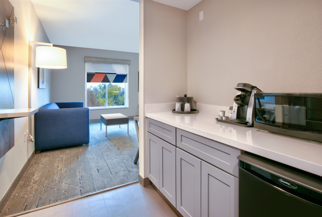 Holiday Inn Express & Suites North Dallas at Preston by IHG