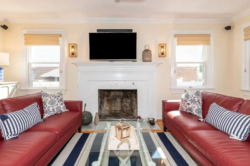 Charming 3 BR North End Beach Cottage One Block to the Beach Private Parking Private Backyard 1478
