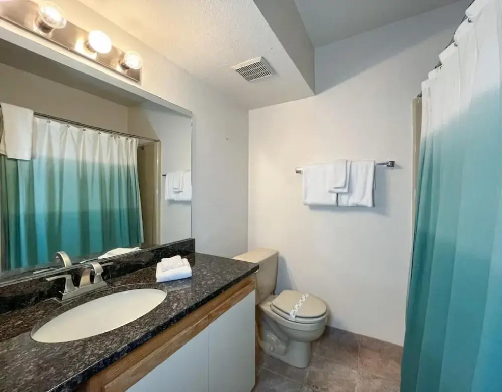 7 guests 2BR 2BA