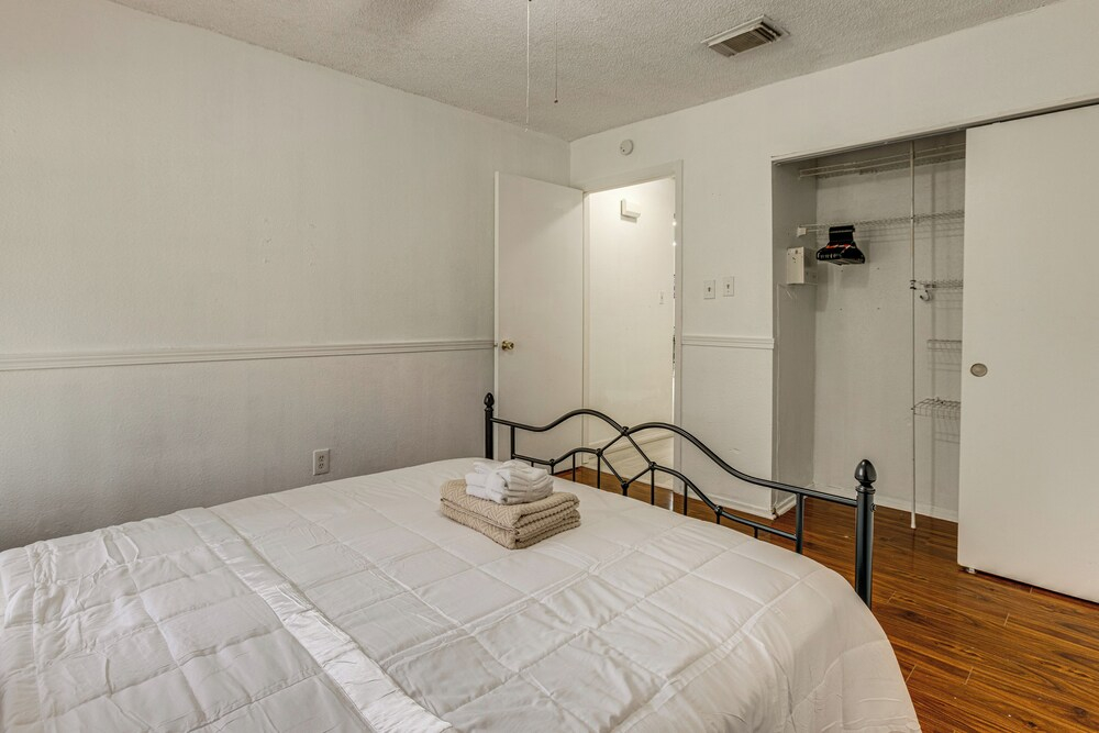 Quick Hwy Access: Family Retreat in Houston