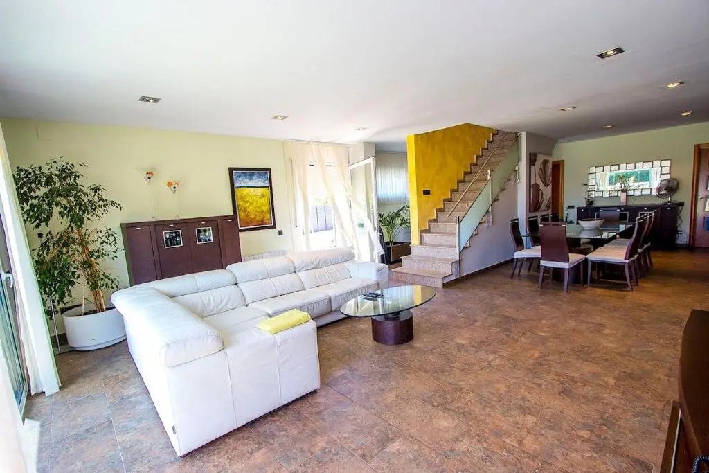 Catalunya Casas Modern and spacious with private pool close to BCN