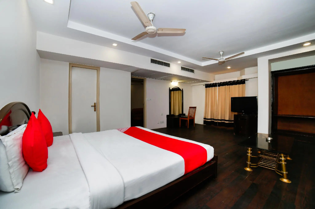 OYO 22953 Hotel Shelter