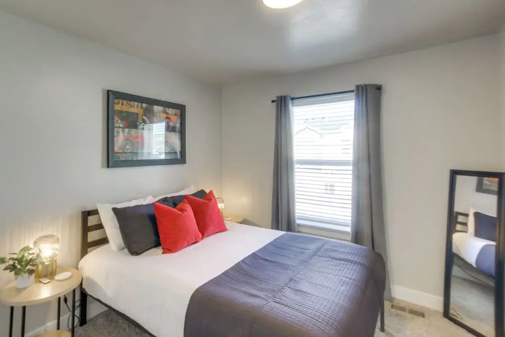 Garden City Townhome, Close to Parks + Downtown!