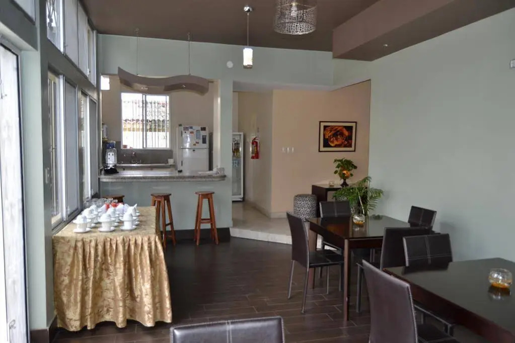 Urdesa Suites Hotel