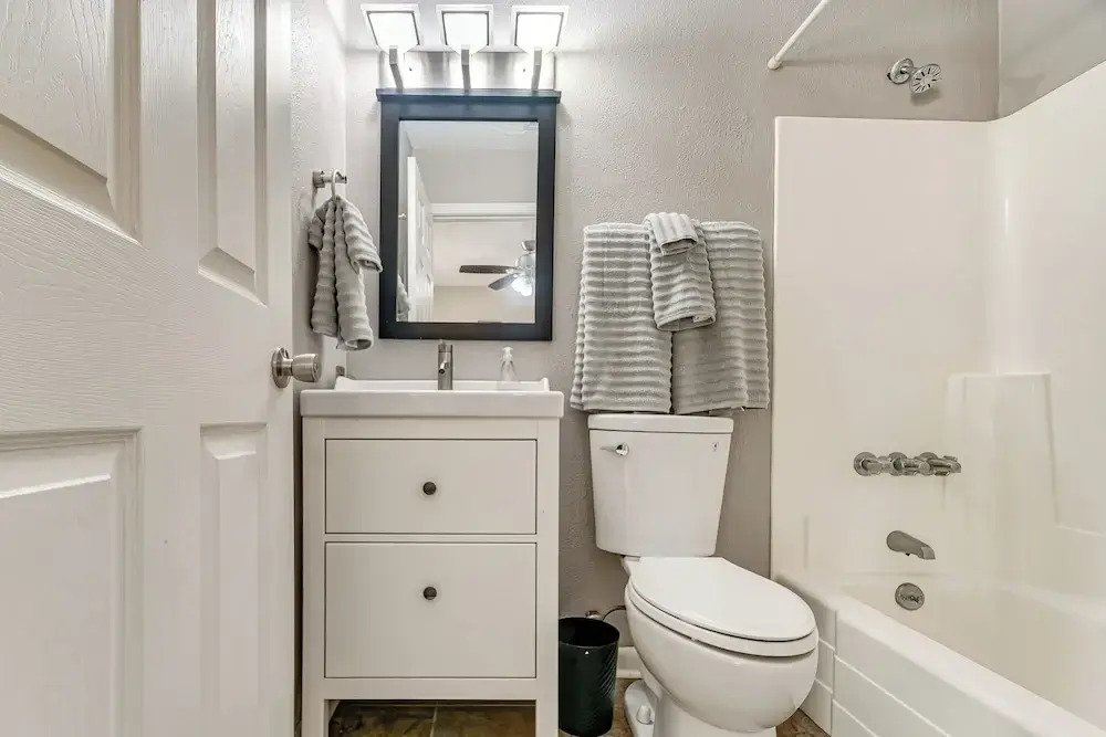 Pet-friendly Raleigh Townhome Near Medical Centers