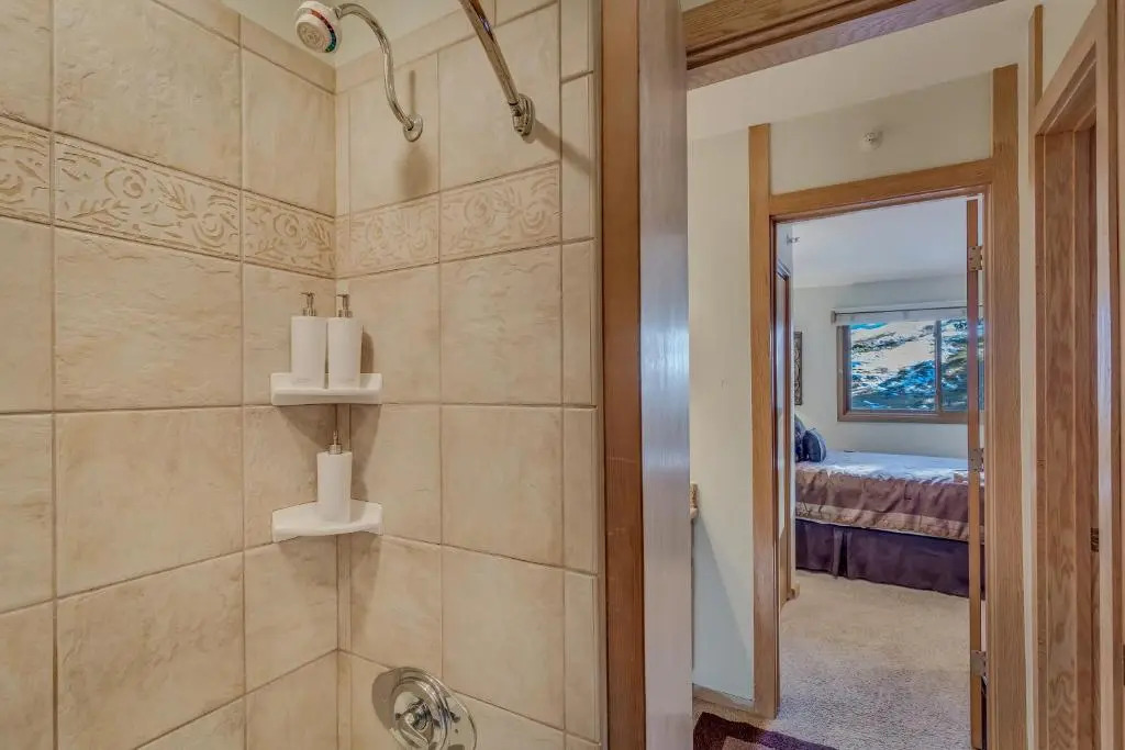 Laurelwood Condominiums Studio Premier Unit 410