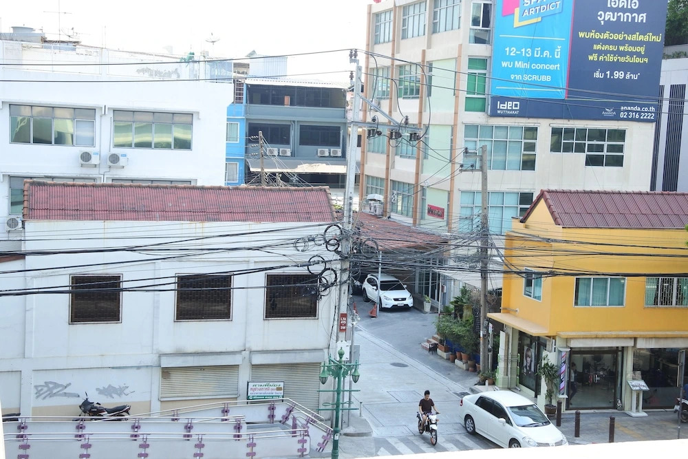 M Gray Hostel & Cafe