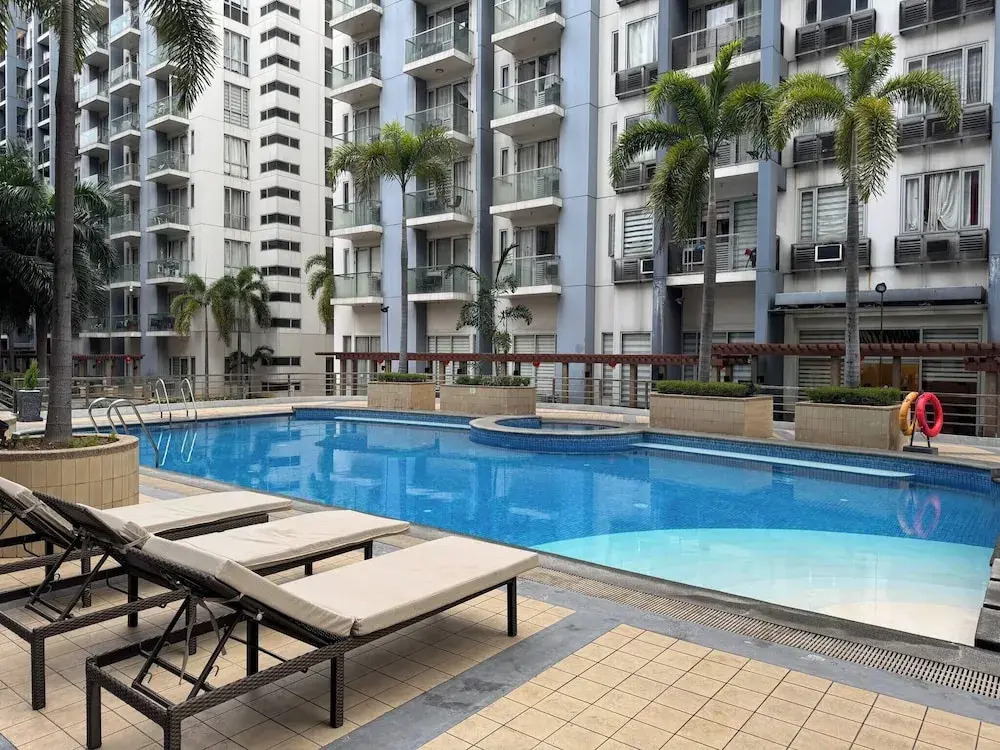 Newport Stay Walk to Naia T3