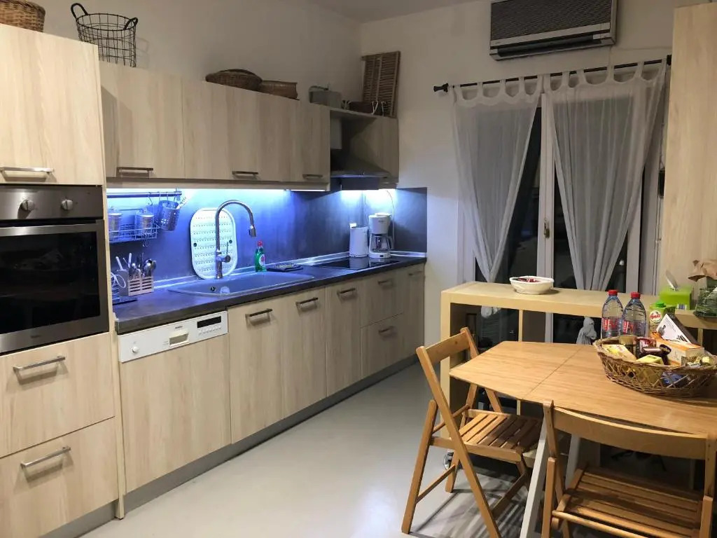 Classy lux apt w/ sea view, garden, parking