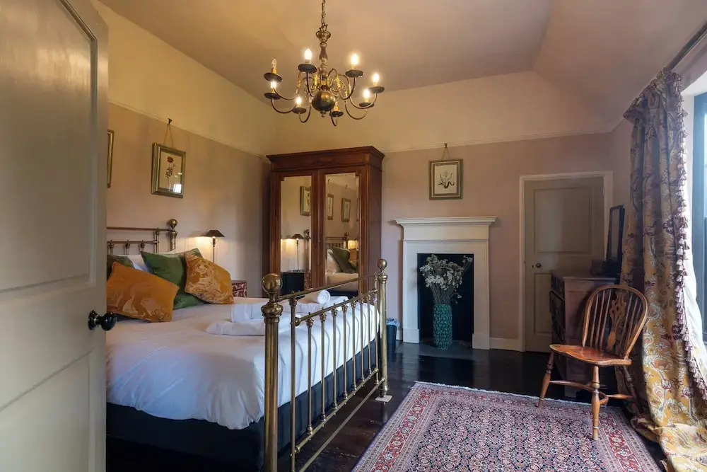 Stunning 4BD Home in Worcestershire
