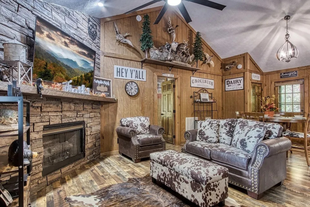 ER26 - Sasquatch Inn - Great Location! Close To Town Resort Pool! cabin