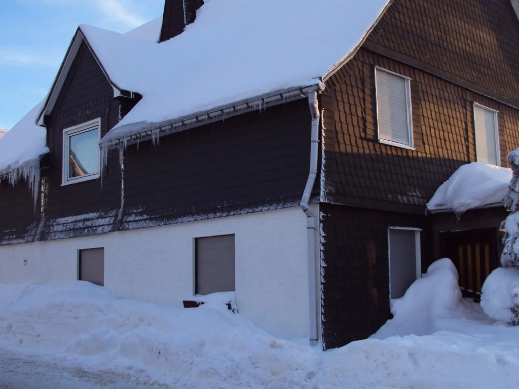 Amazing Holiday Home situated in Altastenberg with Parking