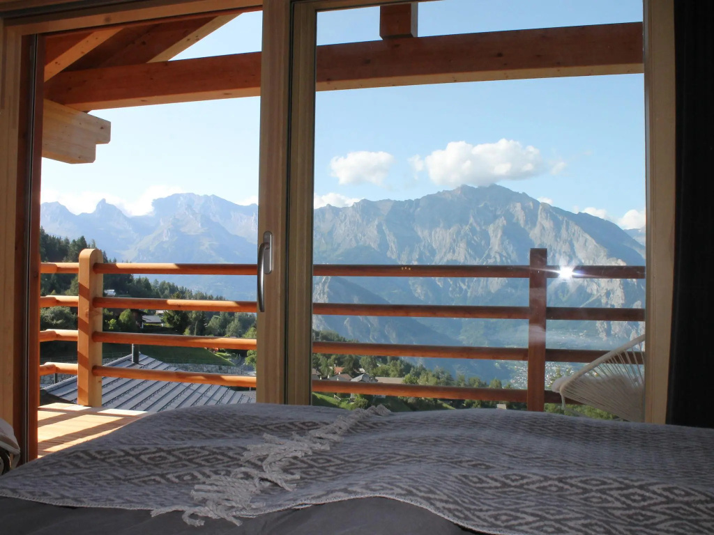 Top chalet with unobstructed views in the middle of the ski resort of La Tzoumaz