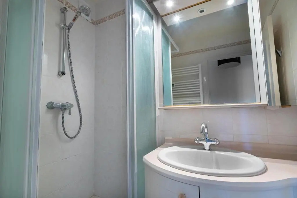 Large 2 bedroom close to the beach with AC and terrace - Dodo et Tartine